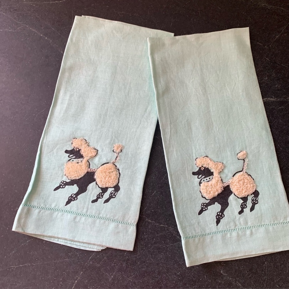 VINTAGE LINEN | Set of 2 | Blue Poodle Hand Towels